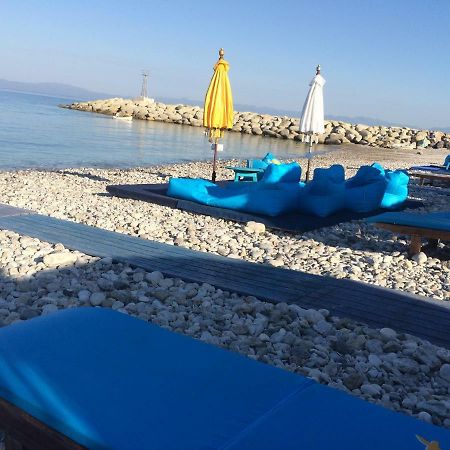 Agali 1 Mesonet In Front Of The Sea Akrogialion Exterior foto