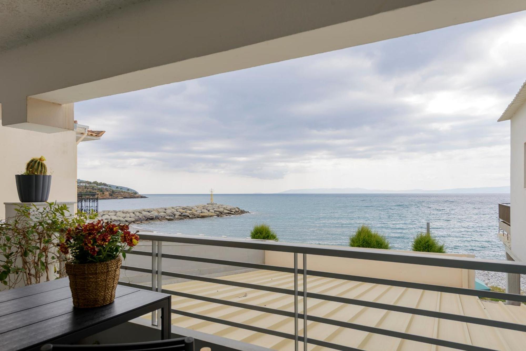 Agali 1 Mesonet In Front Of The Sea Akrogialion Exterior foto